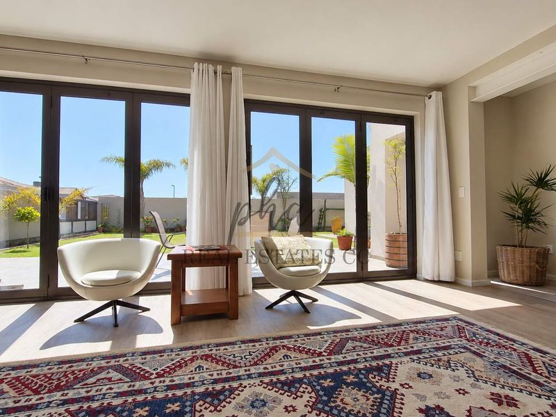 SPACIOUS FAMILY HOME WITH SEPARATE FLAT FOR SALE – KRAMERSDORF, SWAKOPMUND - Photo 5