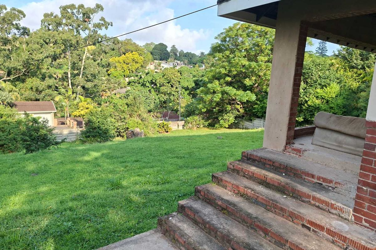 3 Bedroom House in a Tranquil Suburb - Photo 2