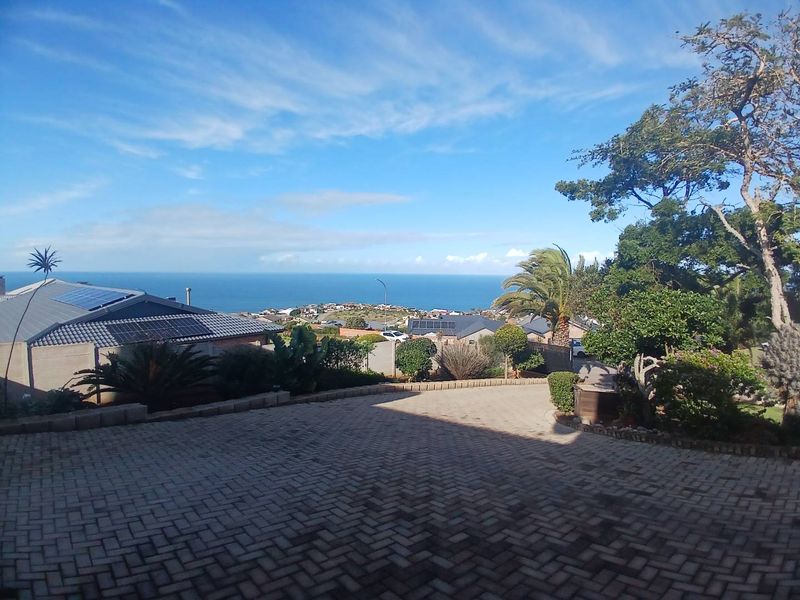 Spacious Face-brick home with panoramic ocean views - Photo 2