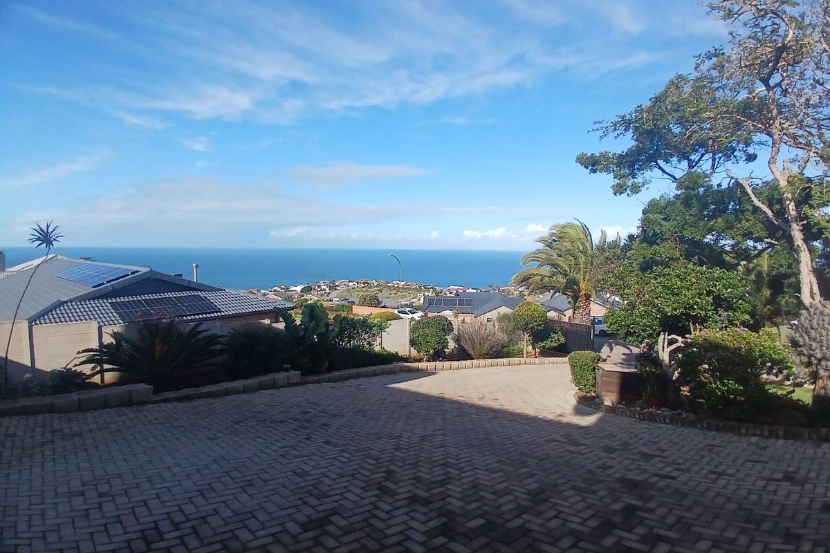 Spacious Face-brick home with panoramic ocean views - Photo 2