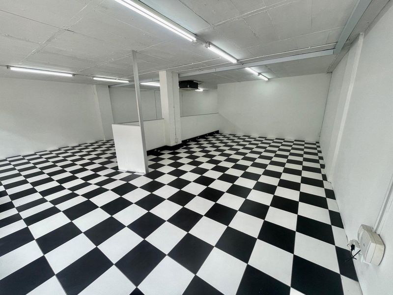 Hendra - Prime Retail Space to Let in Busy Durban North Shopping Centre - Photo 7