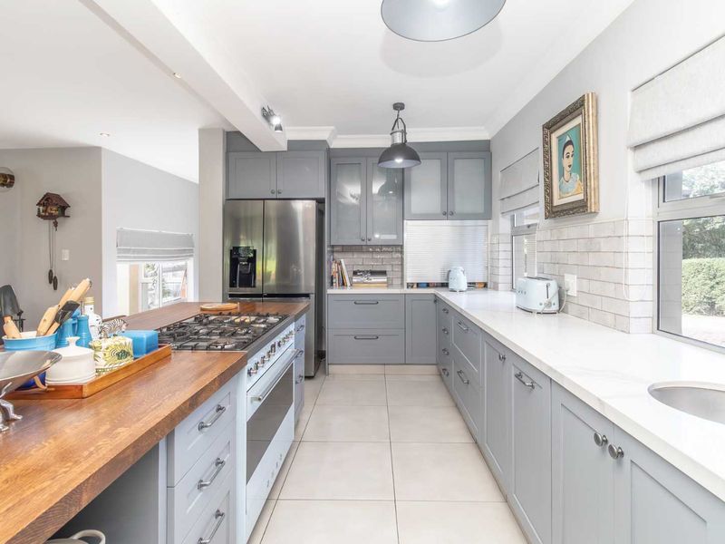 A RARE OPPORTUNITY: TRANQUIL LUXURY LIVING ON A PRESTIGIOUS AGRICULTURAL HOLDING - Photo 4