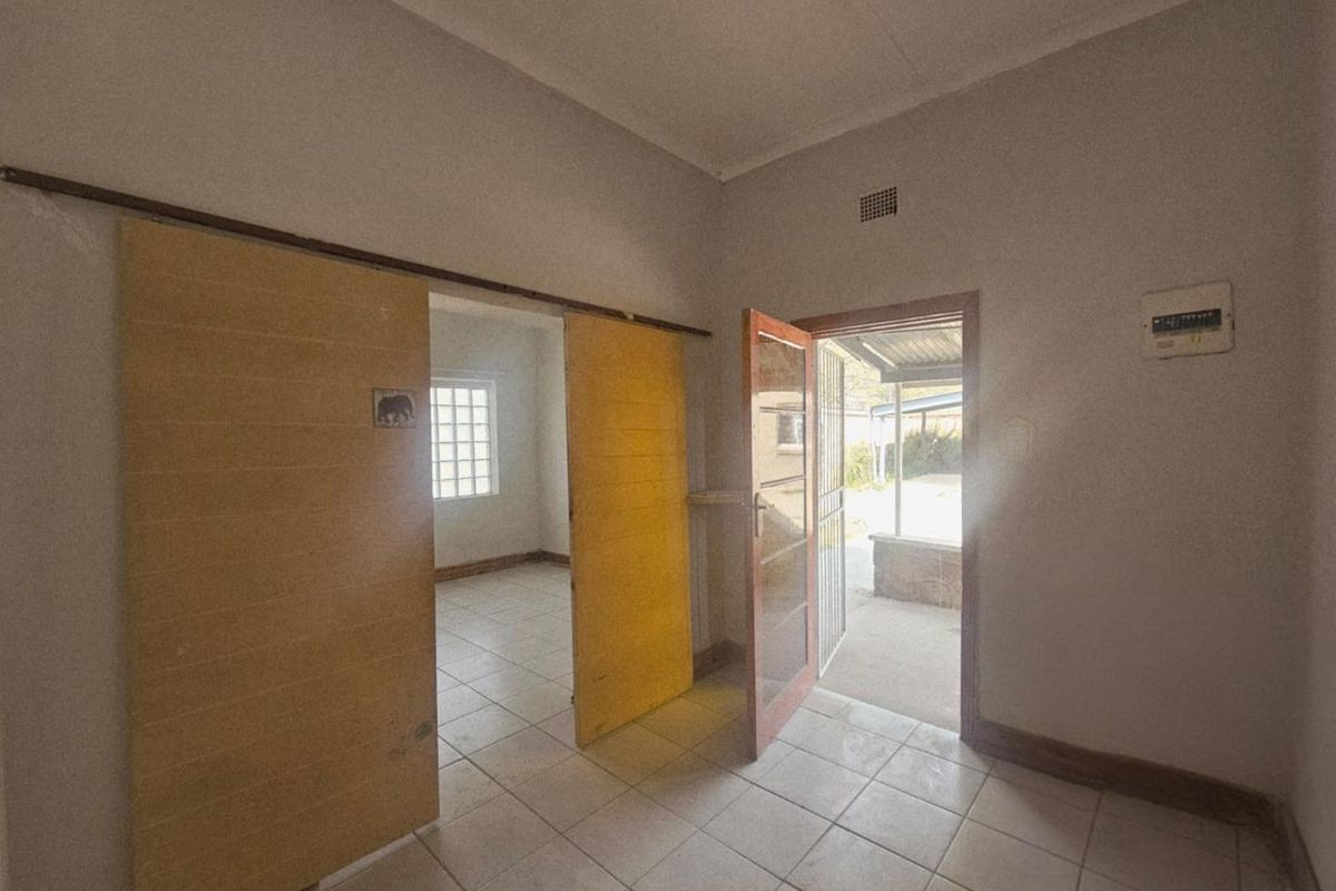 Charming Family Home with Income Potential in a Peaceful Suburb - Photo 2