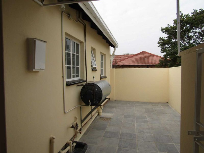 Charming Life Right Cottage in sought after Retirement Village - Photo 9