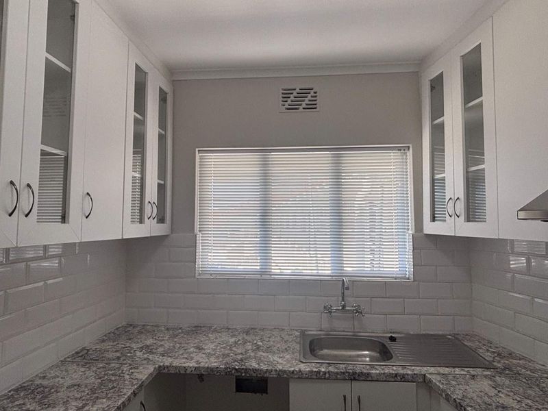 2 Bedroom Apartment in Tamboerskloof - Photo 8