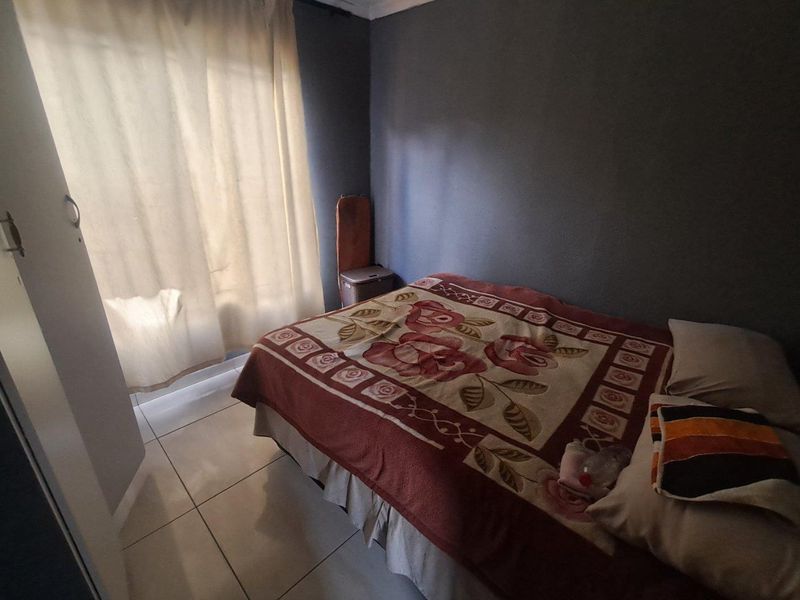 3 BEDROOM HOUSE WITH 6 FLATLETS IN EBONY PARK EXT 6 - Photo 6