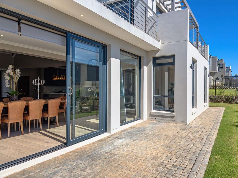 Unwind in style: Renosterbos Estate awaits - Photo 3