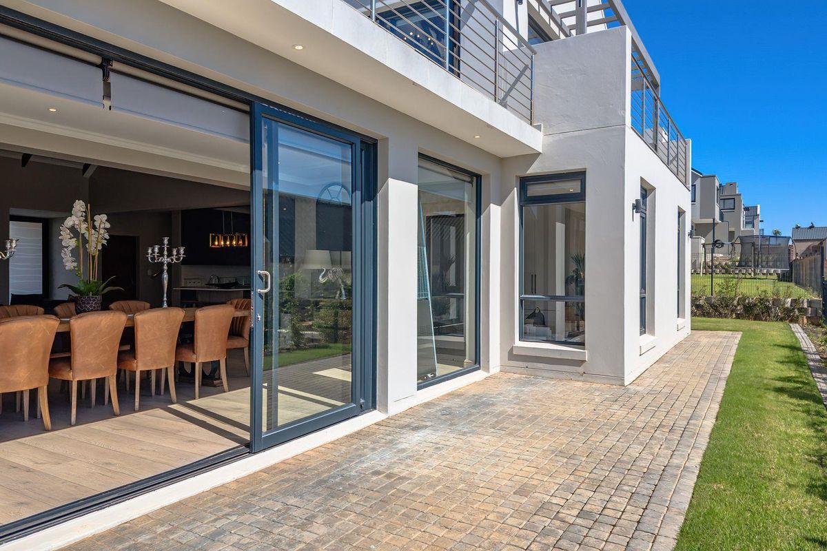 Unwind in style: Renosterbos Estate awaits - Photo 3