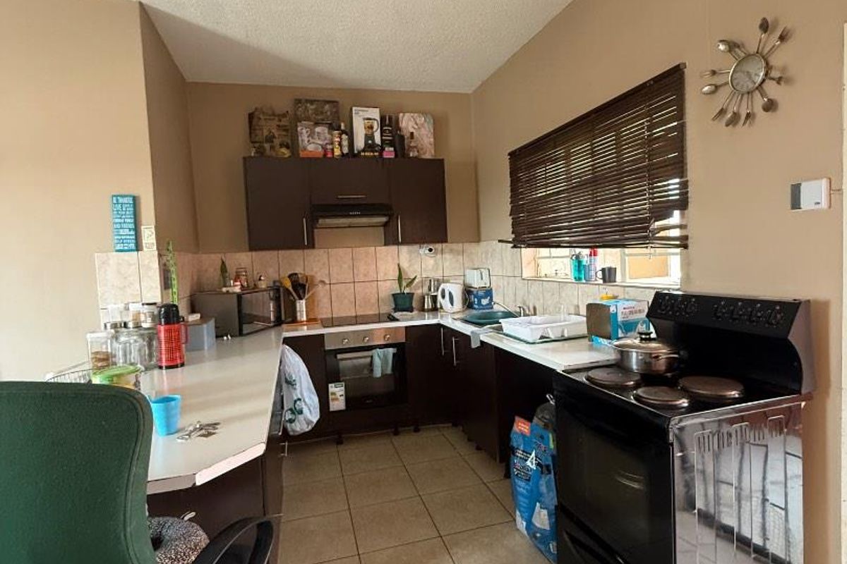 SOLD ! ROCKYCREST | APARTMENT - Photo 2