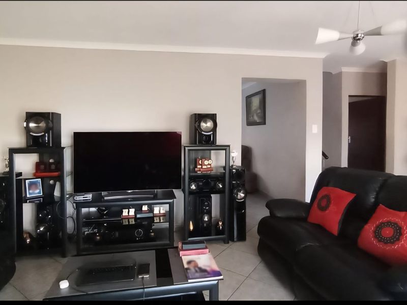 3 Bedroom House for Sale in Ninapark - Photo 3