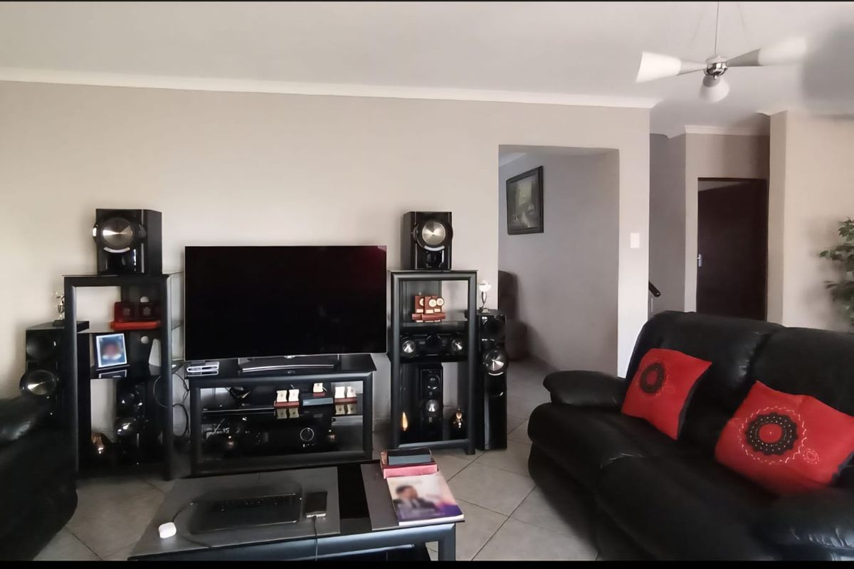 3 Bedroom House for Sale in Ninapark - Photo 3
