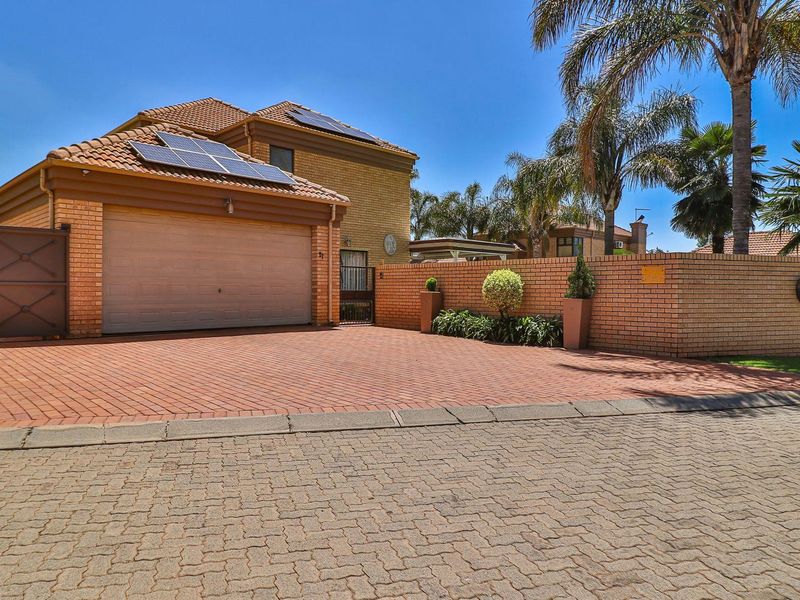 Low Maintenance Cluster. - Photo 2