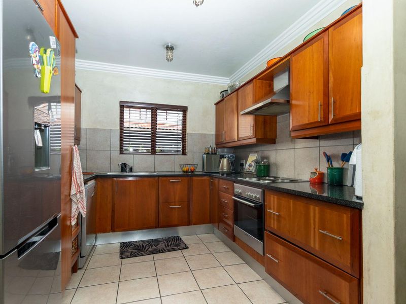 3 Bedroom House for Sale in Dainfern - Photo 5