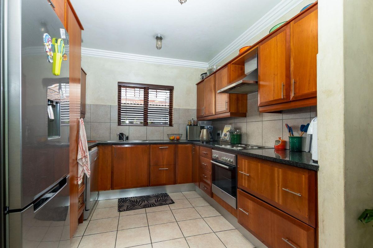 3 Bedroom House for Sale in Dainfern - Photo 5