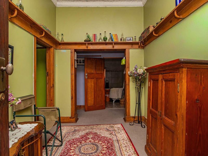 Elegant Home with Income-Generating Flats! - Photo 4