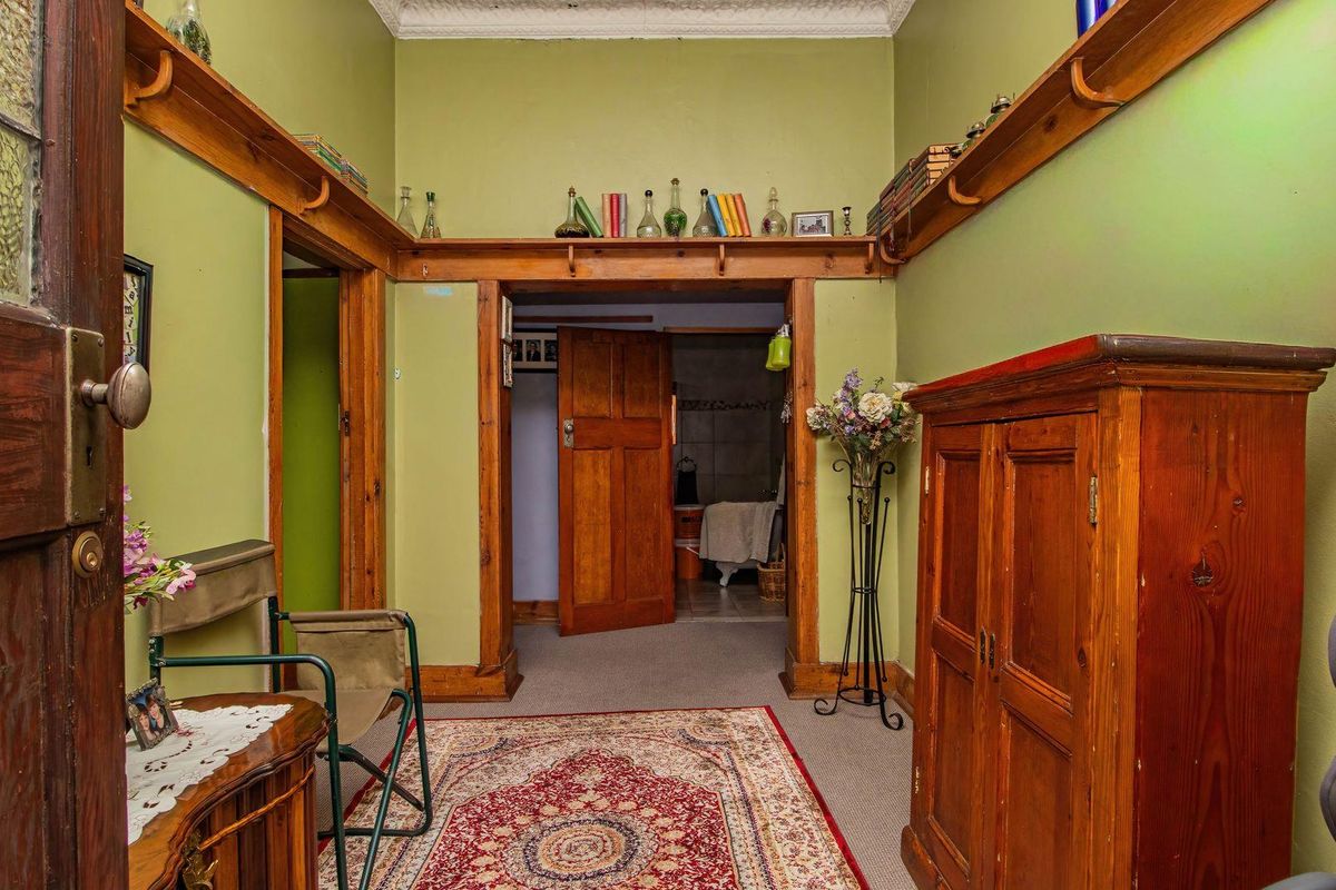 Elegant Home with Income-Generating Flats! - Photo 4