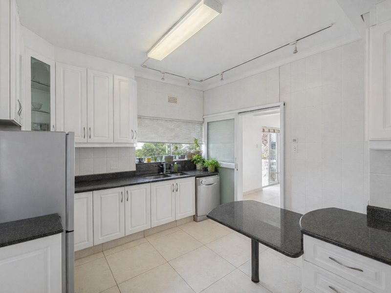 Exclusive Camps Bay Property for Sale - Photo 10