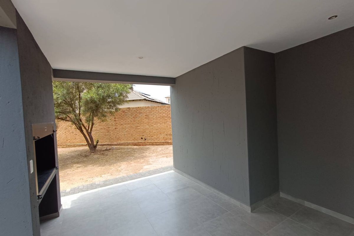 BRAND NEW 4 BEROOM HOUSE DIRECT FROM THE DEVELOPER - Photo 5