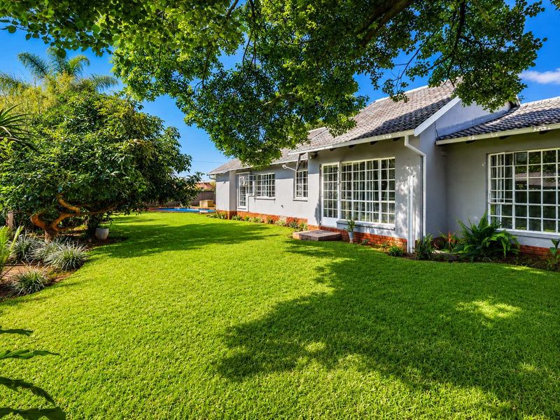 Beautiful 3-Bedroom Family Home with Fantastic Entertainment Areas in Meyerspark - Photo 1