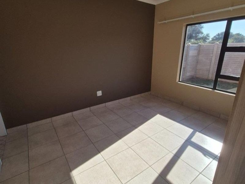 Pet-Friendly Townhouse in Sought-After Kookrus - Photo 10