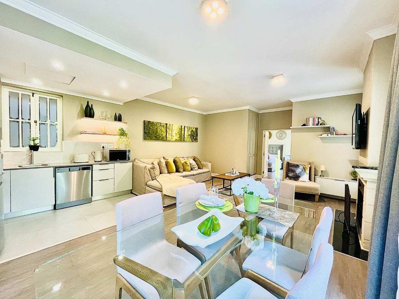 Furnished Executive Apartment Minutes from Sandton Business Hub - Photo 2
