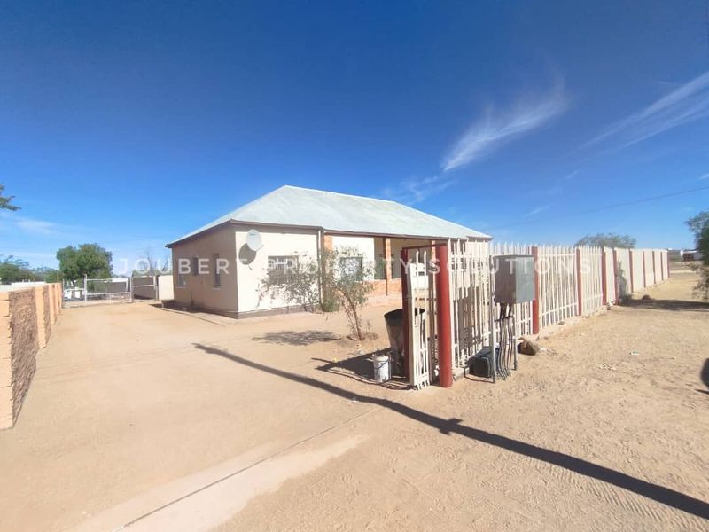 WELL LOCATED PROPERTY / INVESTMENT FOR SALE IN KARASBURG - NAMIBIA - Photo 10