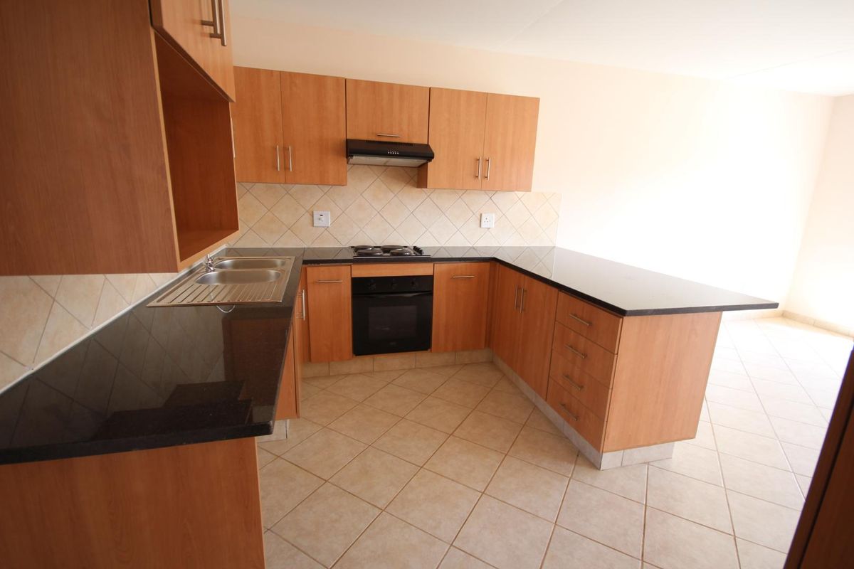 Perfect 2-Bedroom, 1-Bathroom, 1Carport Ground-Floor Apartment - Photo 4