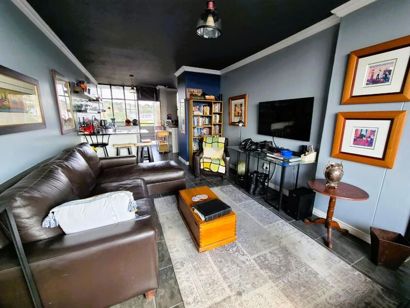Bright, Modern & Perfectly Positioned - Photo 2