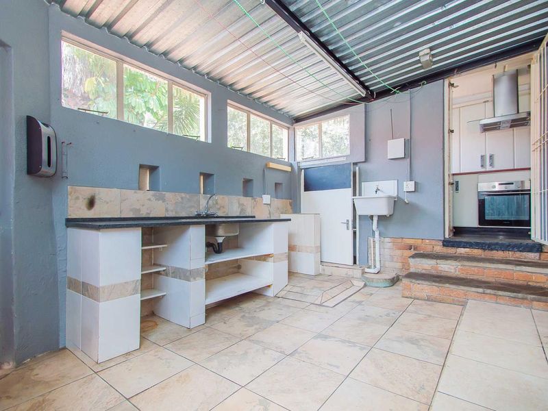 Renovators Dream Project, Commune Living, Large Home? You Choose... - Photo 6