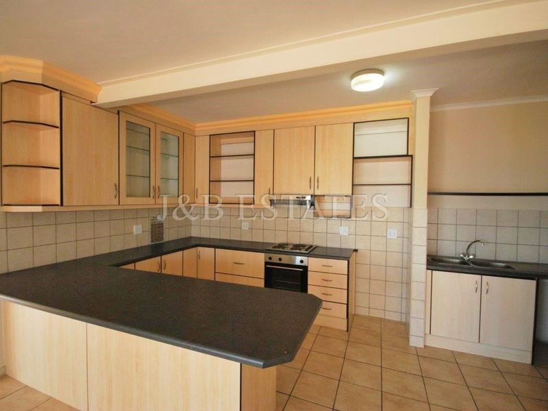 3-Bedroom Apartment With Sea Views - Photo 8