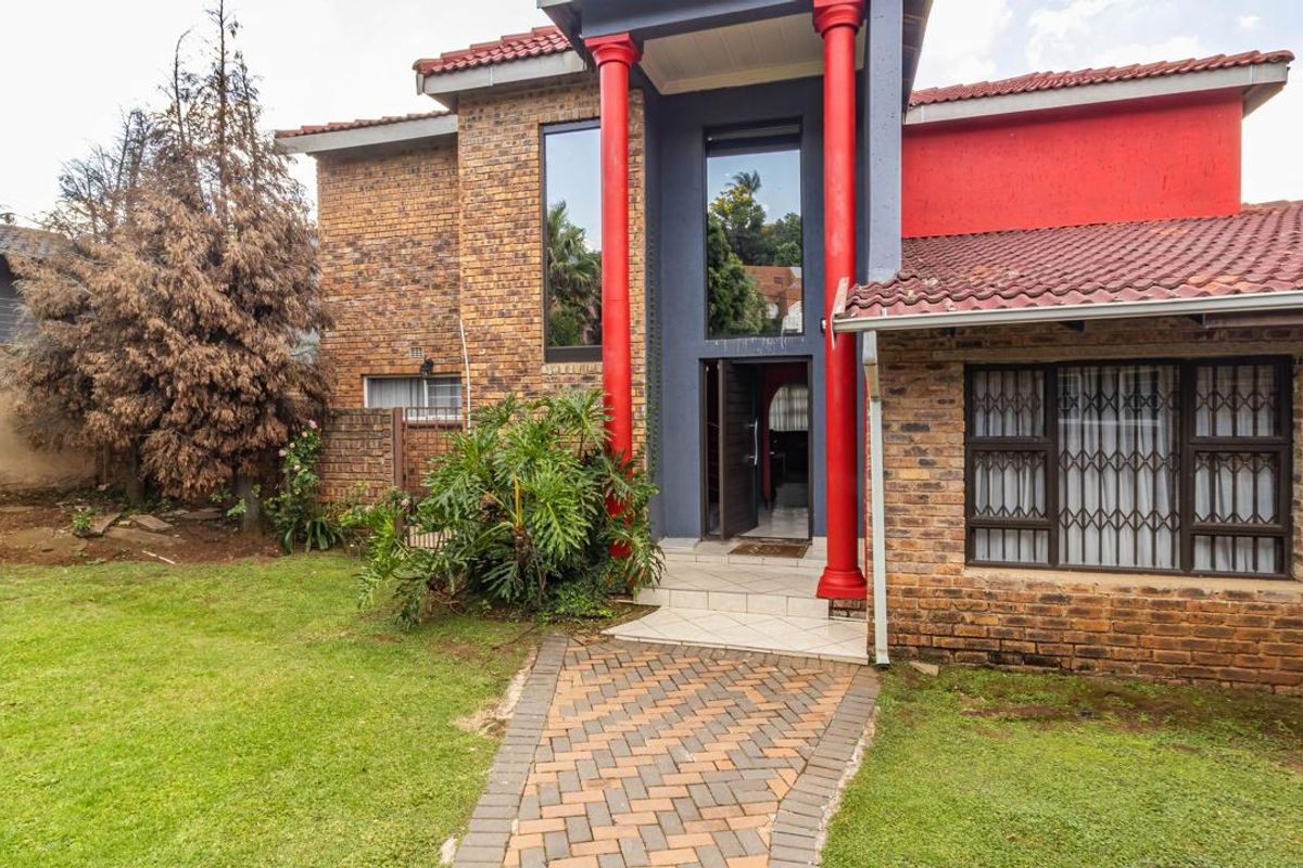 PERFECT FAMILY HOME!!!!!!! - Photo 2