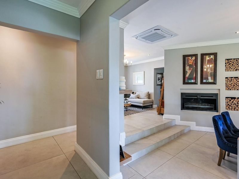 Spacious Luxury Living: 4-Bedroom Home with Separate 2-Bedroom Garden Cottage in Waterkloof - Photo 10