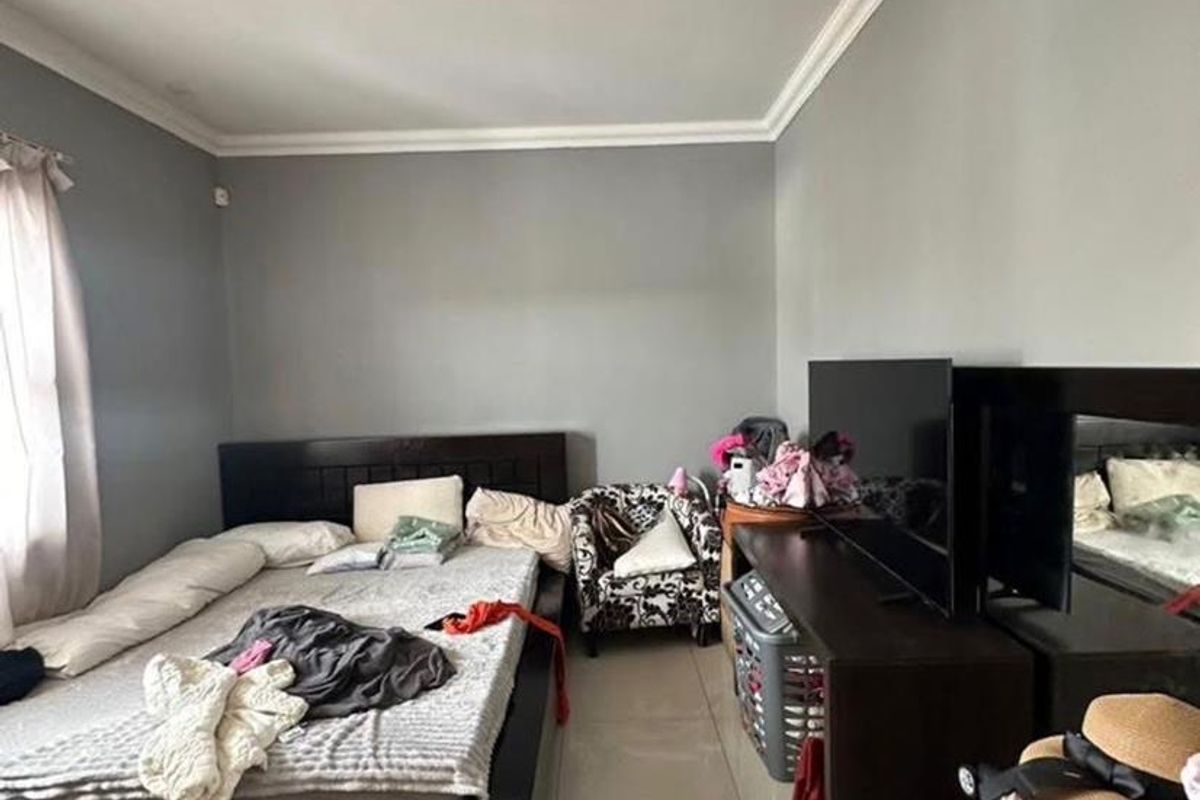 2 Bedroom Flat for Sale - Photo 3