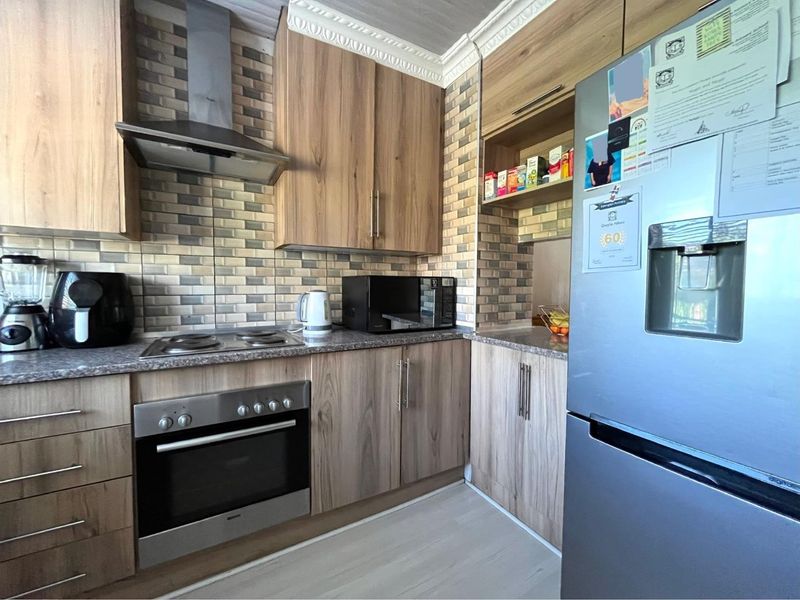 Modern 1st Floor Duplex with Open Garden - Photo 7