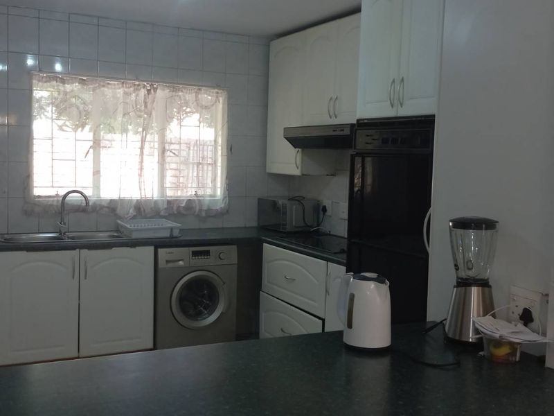 Call this 4 bedroom house your home! - Photo 5