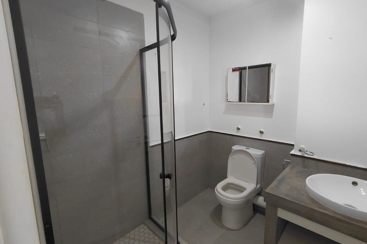 Neat Studio Apartment in Sought-After Location on William Nicol Drive - Photo 4