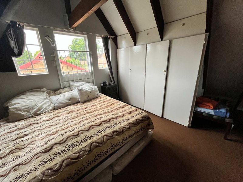 Lovely townhouse in secure guarded complex - Photo 10