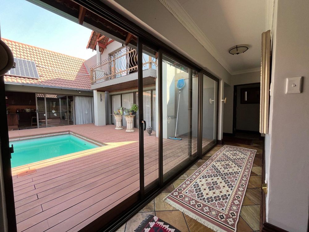 Sliding doors opening onto the swimming pool.