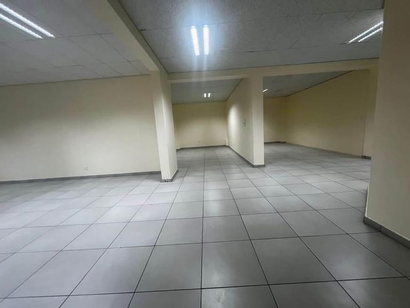 Prime business property to let, Southern industrial - Photo 9