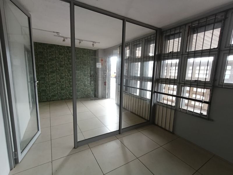 Secure Park | 6m Height | Immediate Occupation - Photo 3