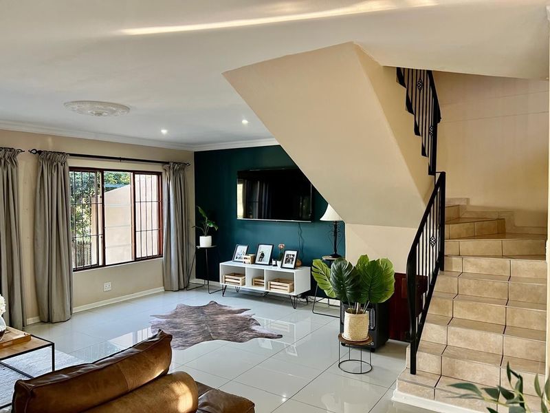 Exclusive Address in The Wolds-Luxury Security Complex Living - Photo 3