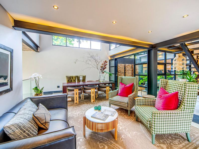 Modern Home In The Prestigious Waterkloof - Photo 9