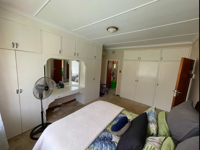 3 Bedroom home in Strathmore Park for sale - Photo 10