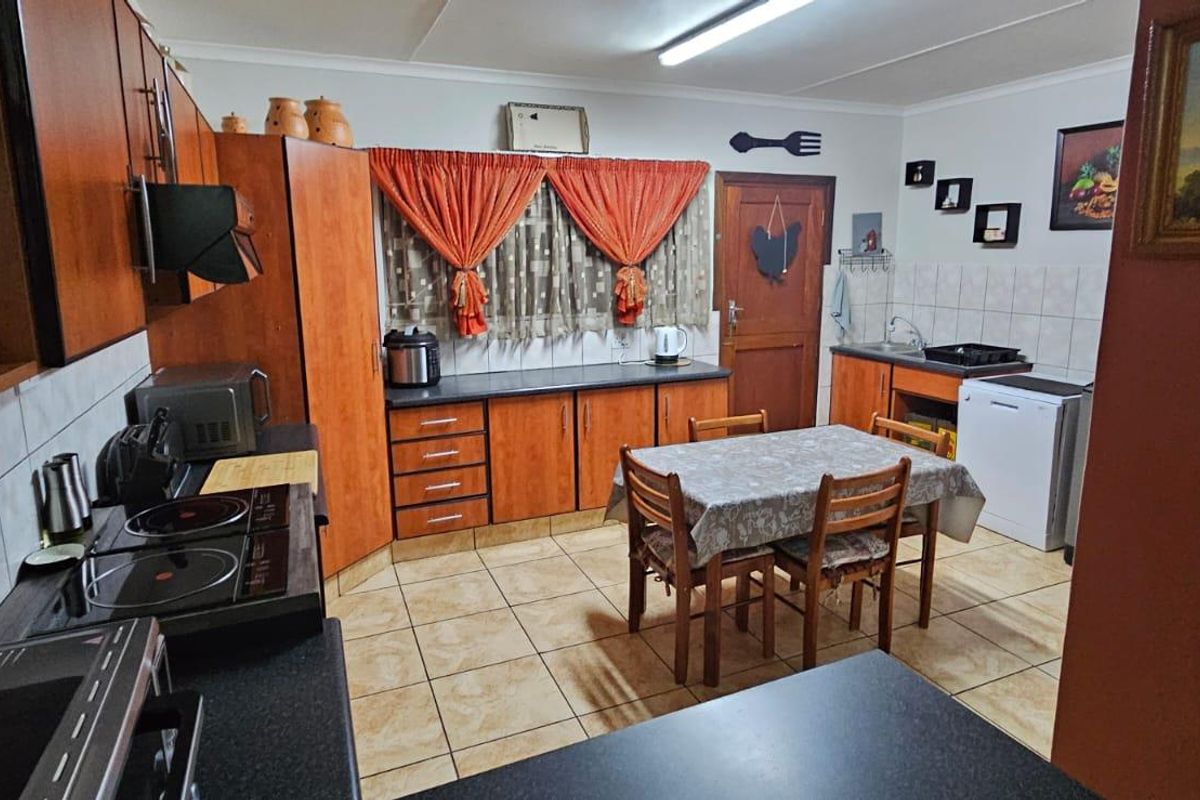 Spacious Family Living with Solar Power, Pool & Excellent Entertainment Areas - Photo 3