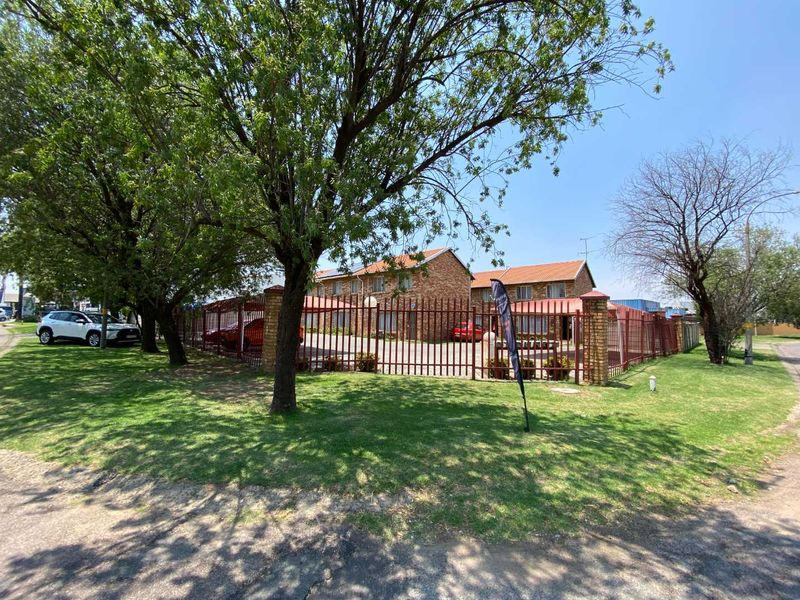 FOR THE SERIOUS INVESTOR - COMPLEX OF 7 UNITS FOR SALE - Photo 7