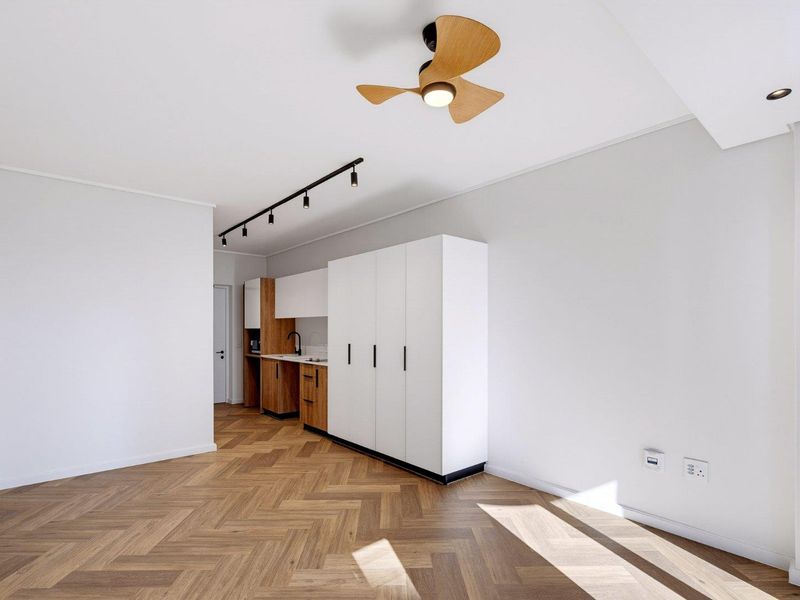 Secure Waterfront Studio Apartment with Stunning Views - Photo 4