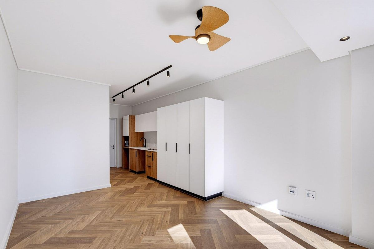 Secure Waterfront Studio Apartment with Stunning Views - Photo 4