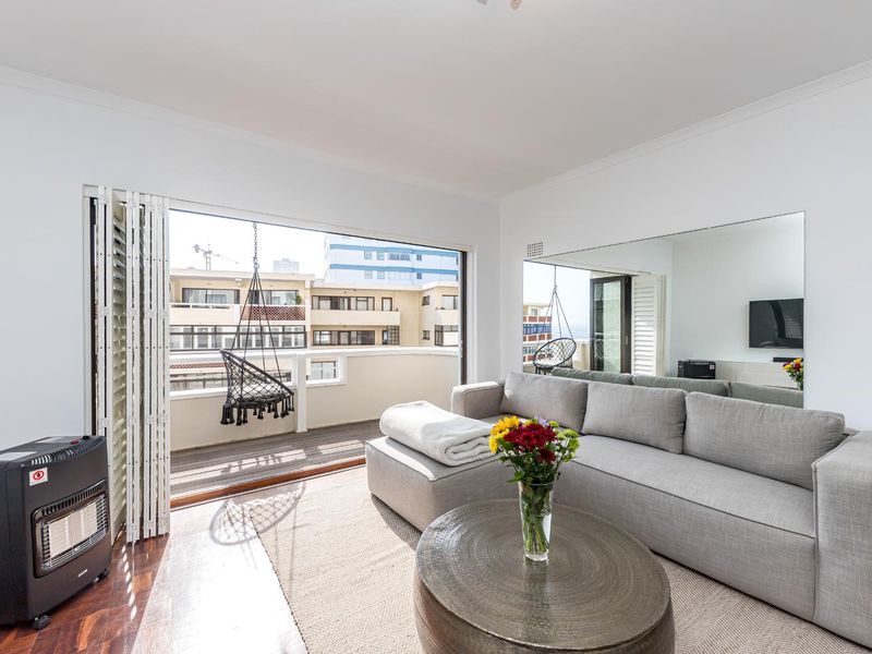 Beachfront Perfection at Kingsgate - Airbnb friendly with basement parking - Photo 7