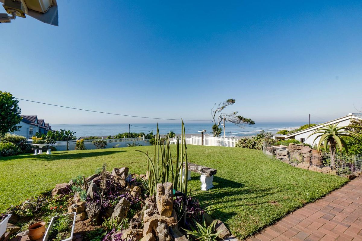 Magical ocean views in a modern home - Photo 2