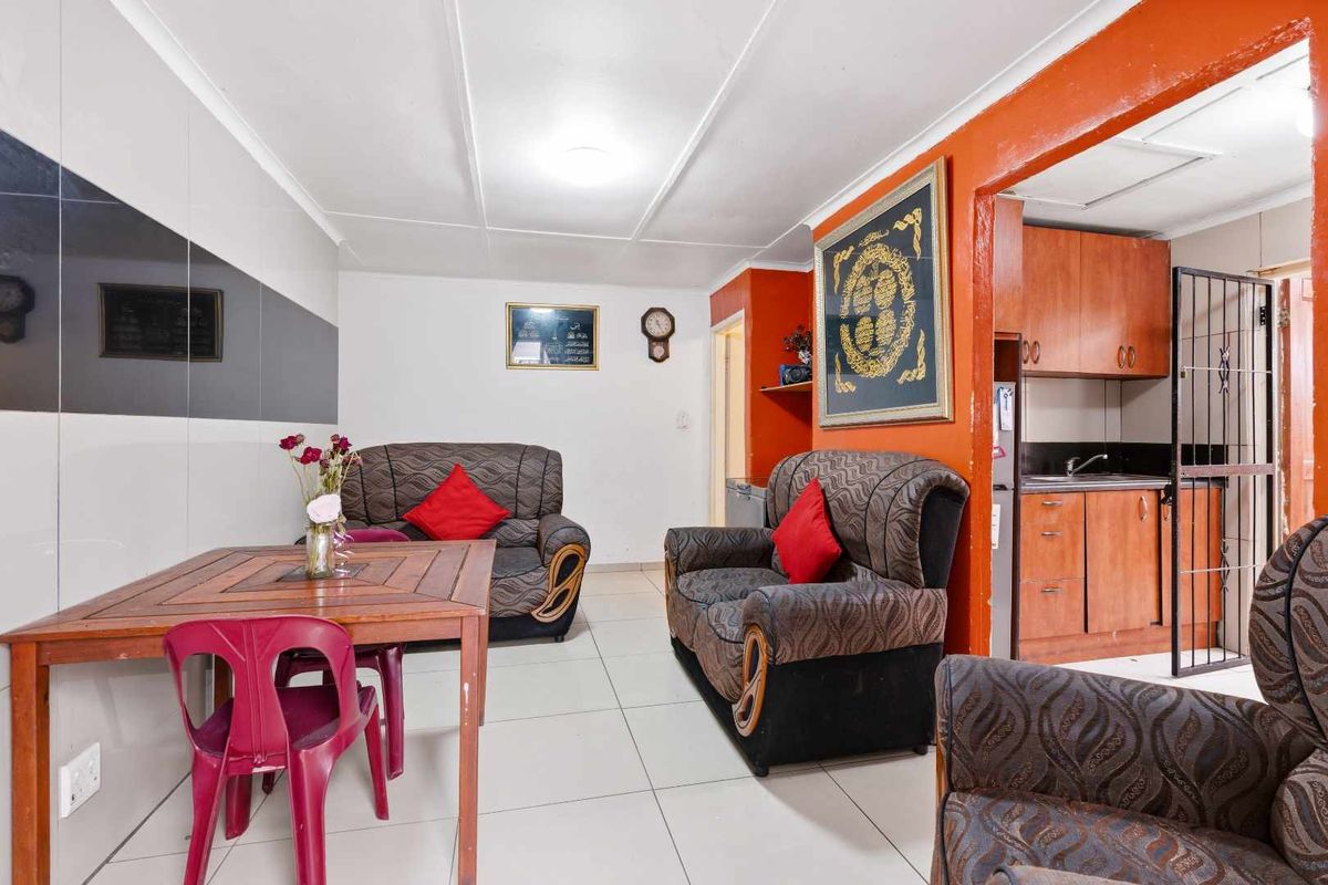 FREE STANDING ENCLOSED CORNER HOME - IN BEACON VALLEY - Photo 3